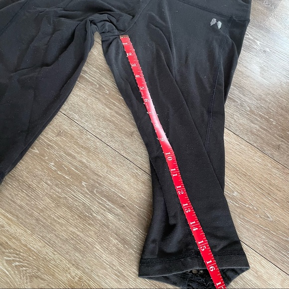 Victoria’s Secret Capri Crochet Side Legging - Picture 4 of 6